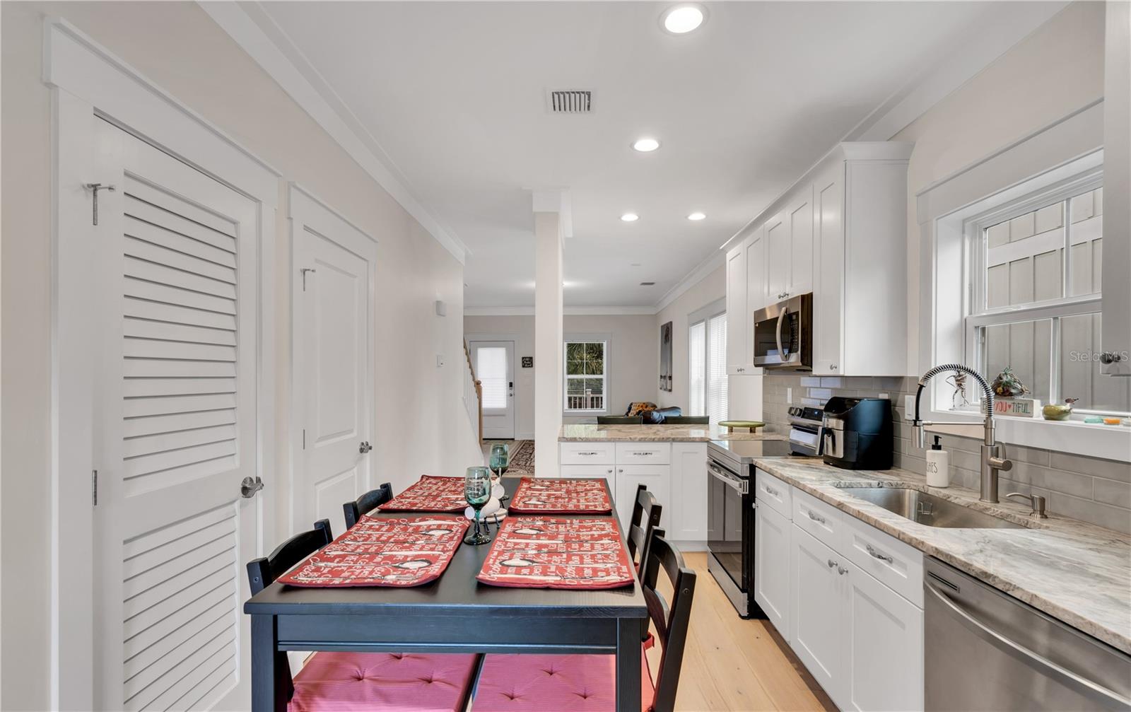 Image 10 of 30 For 340 6th Street E