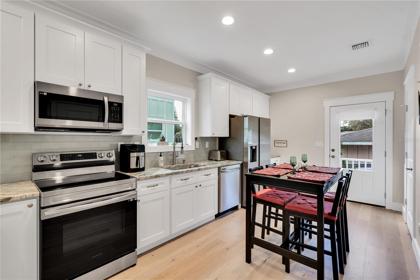 Image 6 of 30 For 340 6th Street E