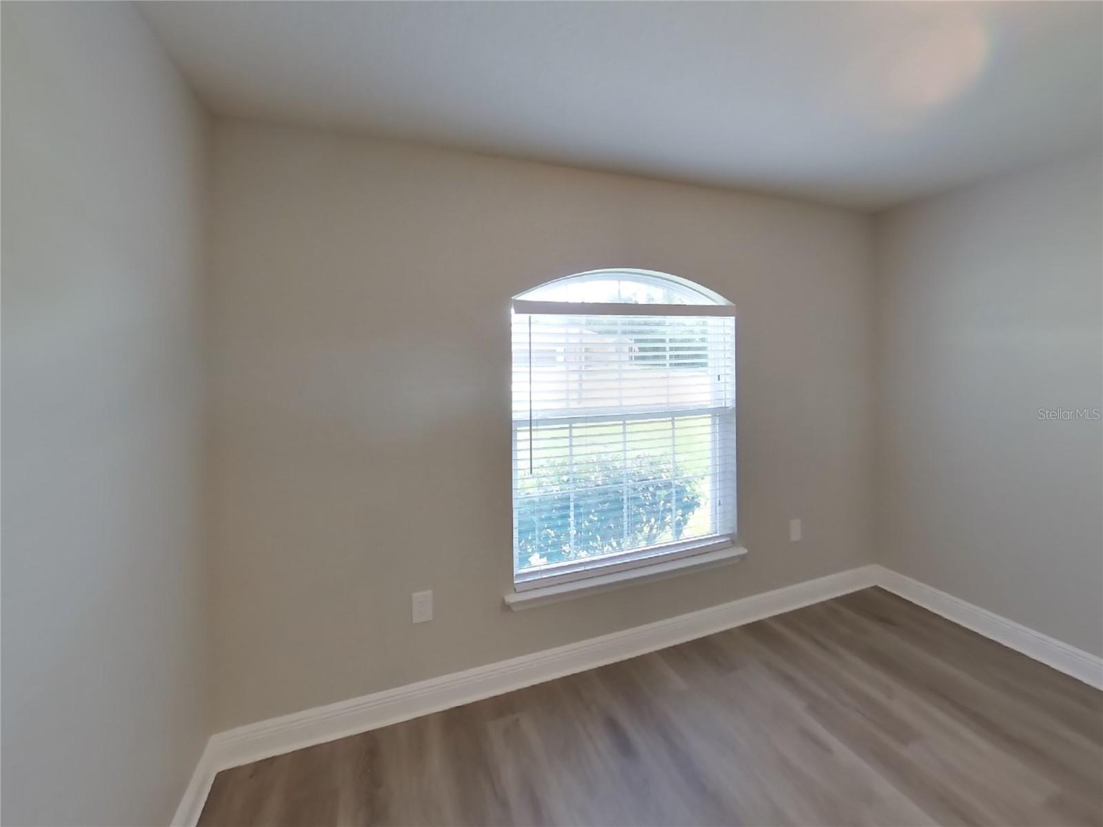 Image 11 of 17 For 14128 Redwood Street