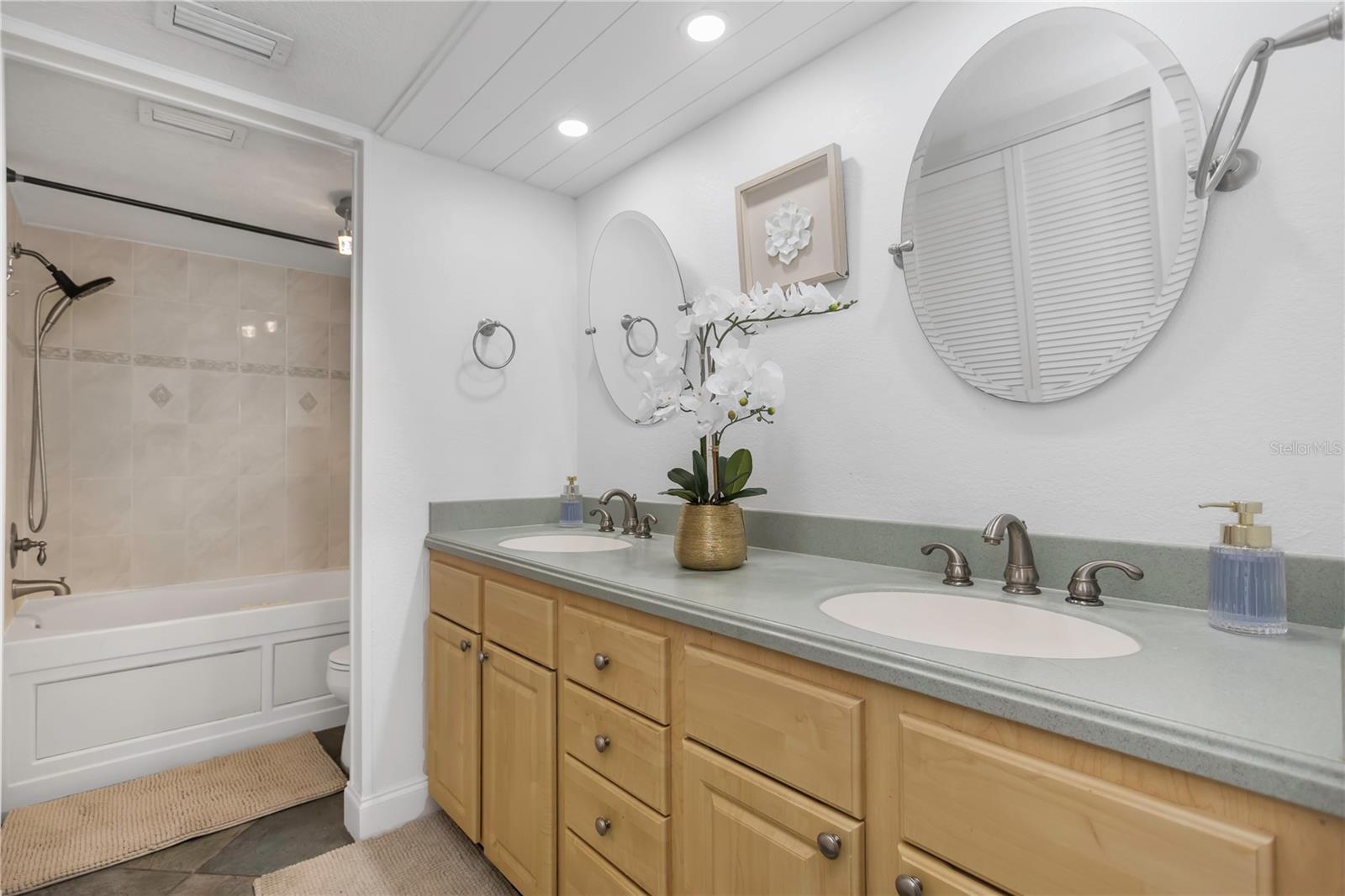 Image 26 of 52 For 7520 Sunshine Skyway Lane S 113