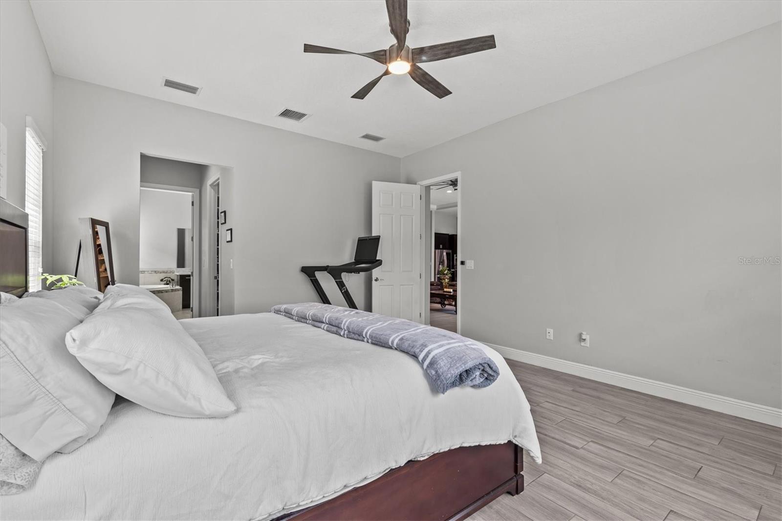 Image 19 of 46 For 1002 Cavour Court