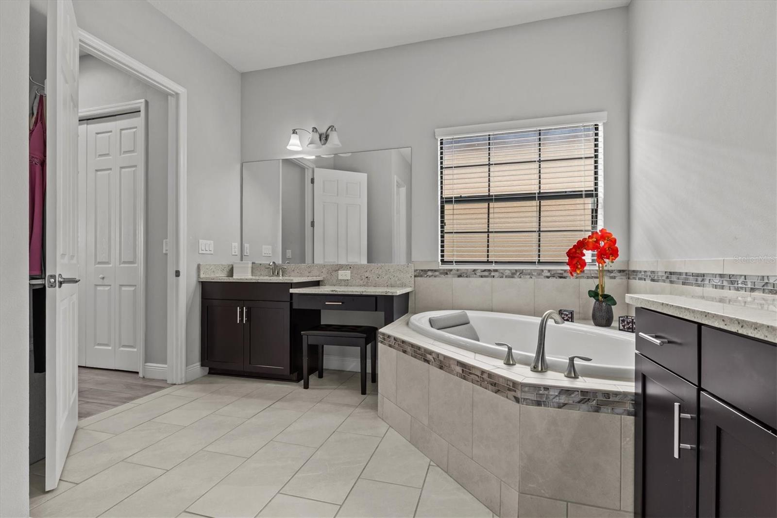Image 22 of 46 For 1002 Cavour Court