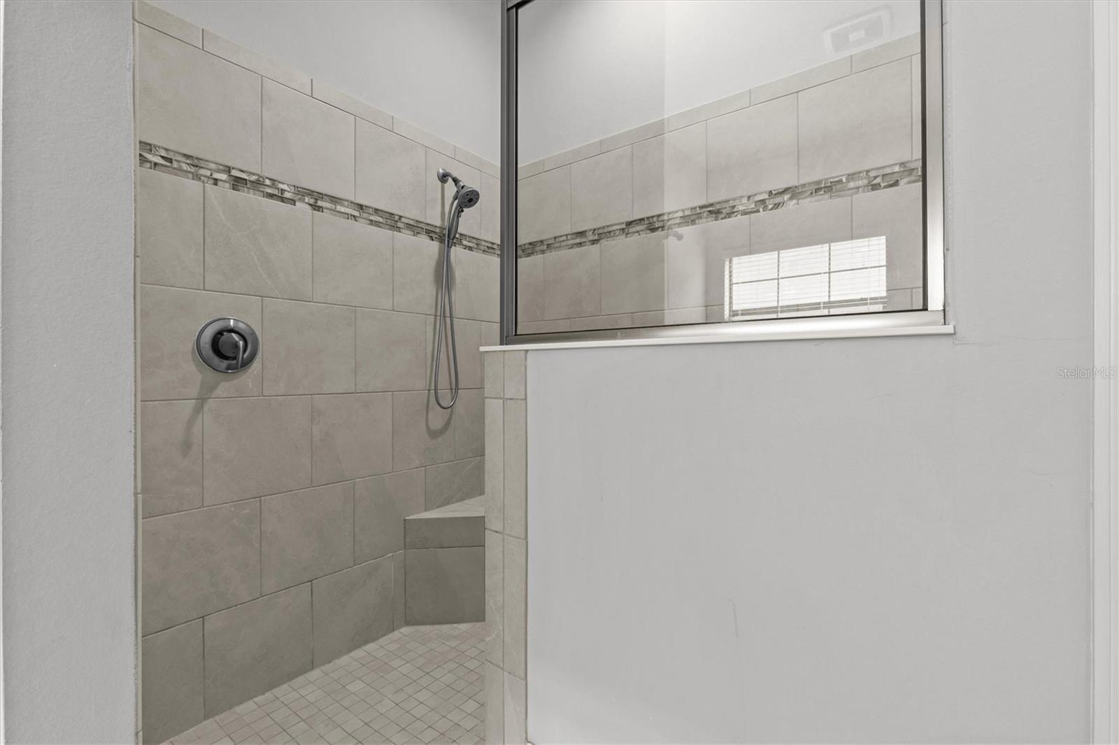 Image 23 of 46 For 1002 Cavour Court