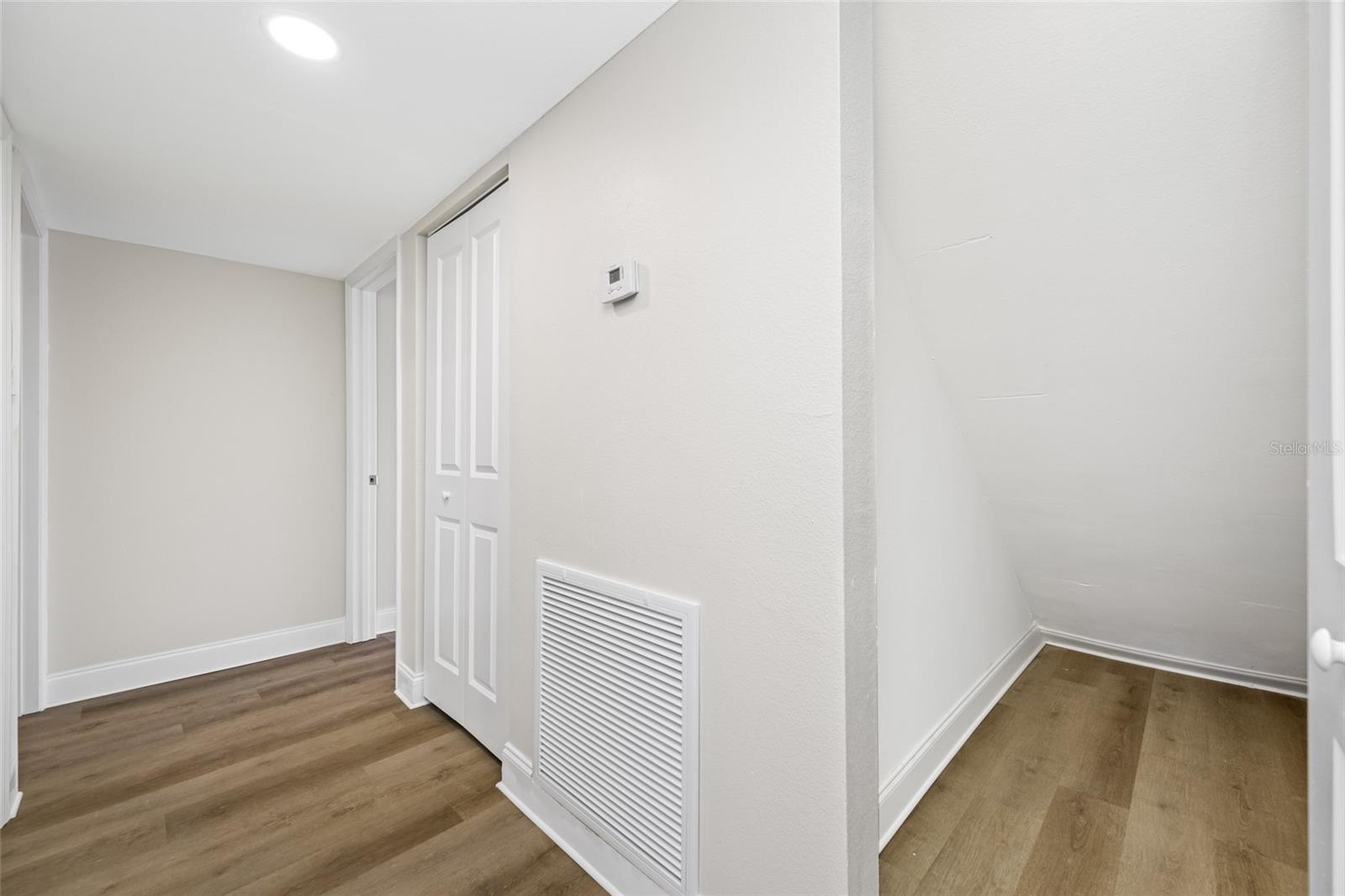 Image 13 of 31 For 140 Davis Boulevard 142-1
