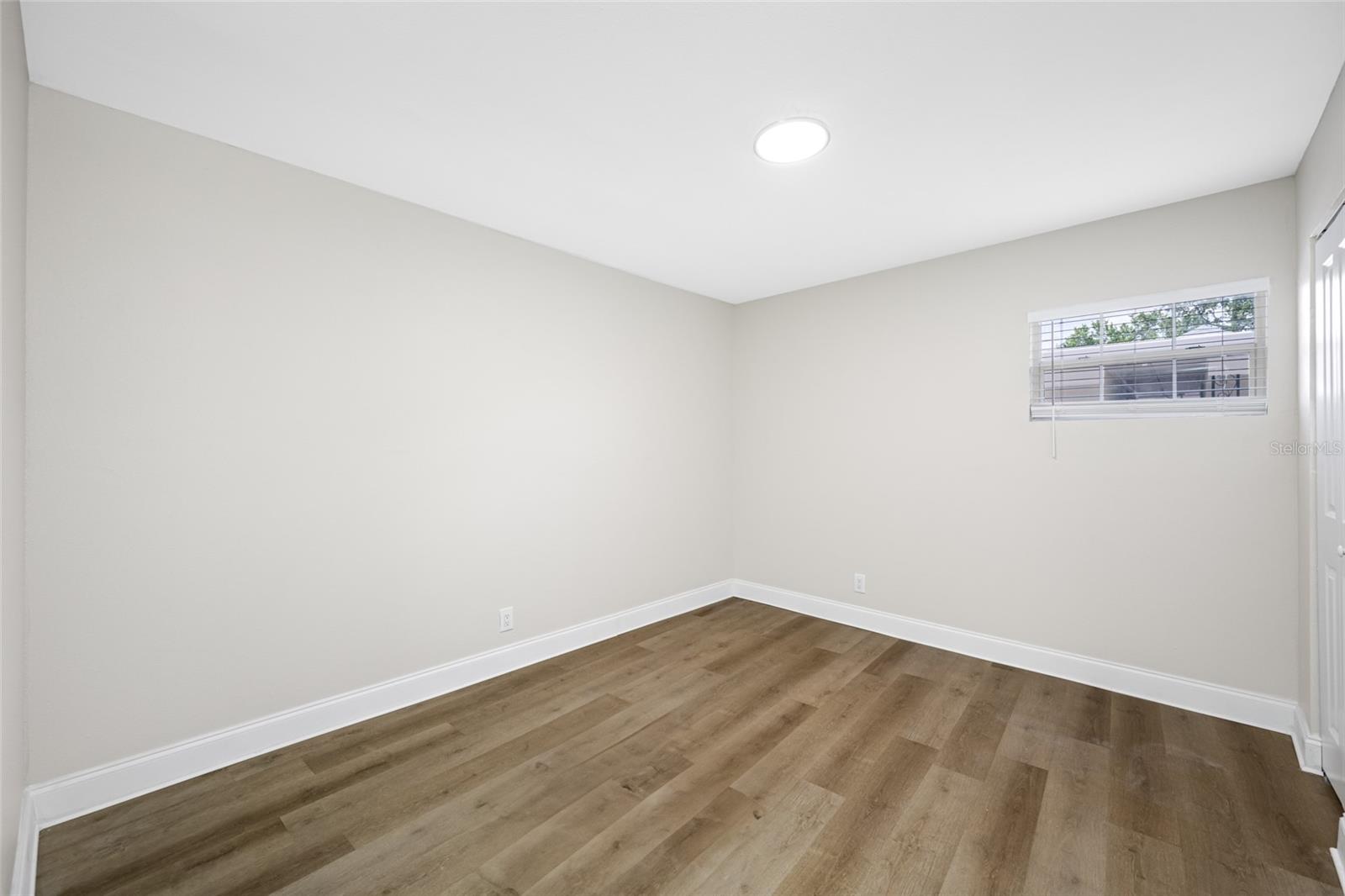 Image 15 of 31 For 140 Davis Boulevard 142-1