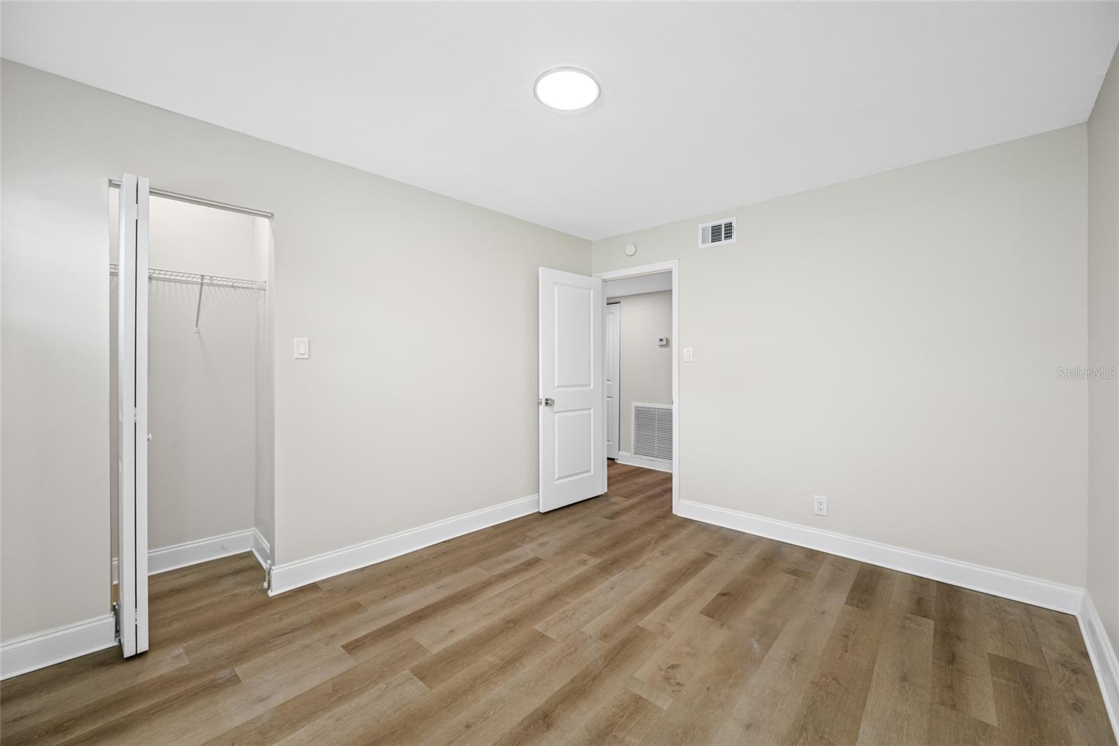 Image 17 of 31 For 140 Davis Boulevard 142-1