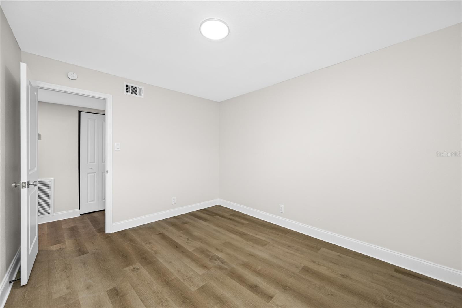 Image 18 of 31 For 140 Davis Boulevard 142-1