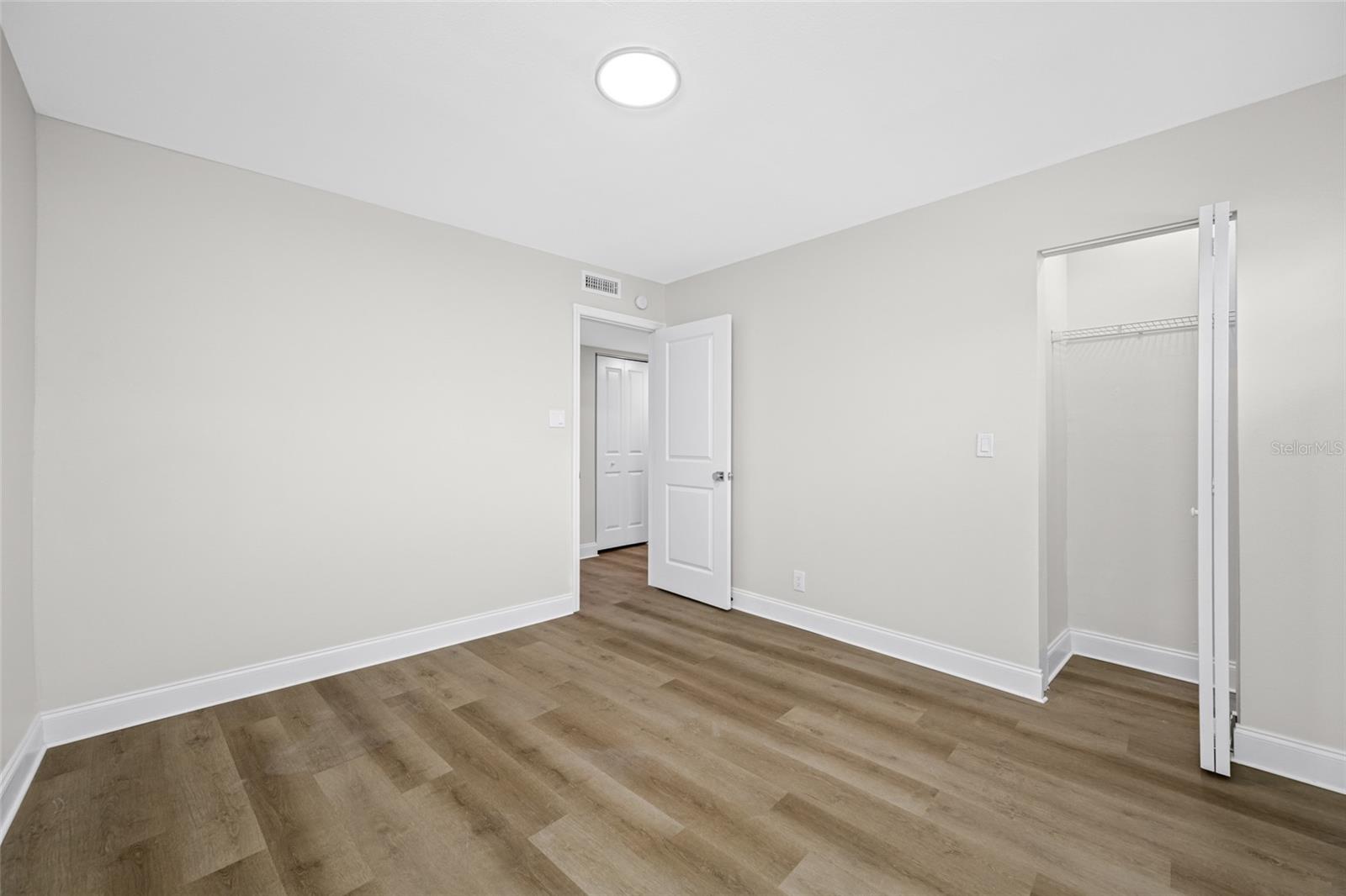 Image 23 of 31 For 140 Davis Boulevard 142-1