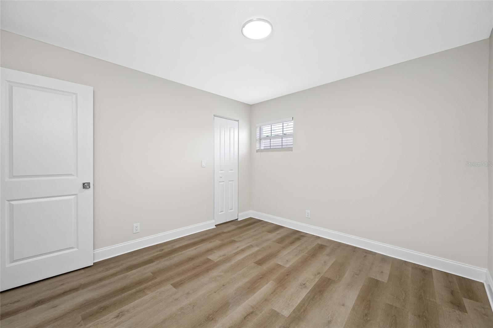 Image 24 of 31 For 140 Davis Boulevard 142-1