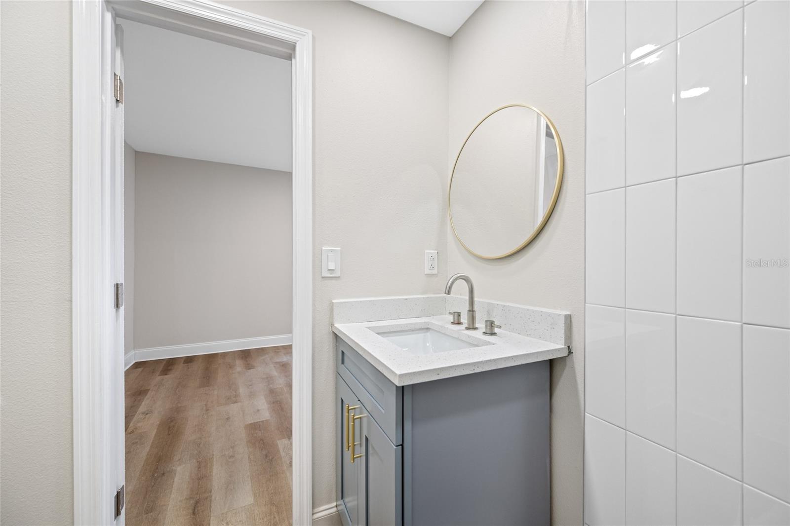 Image 31 of 31 For 140 Davis Boulevard 142-1