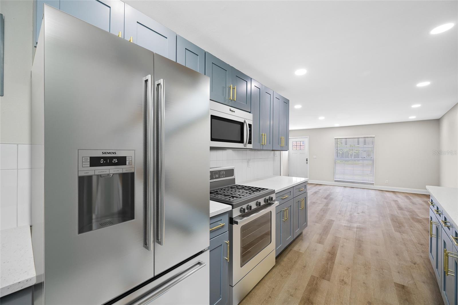Image 4 of 31 For 140 Davis Boulevard 142-1