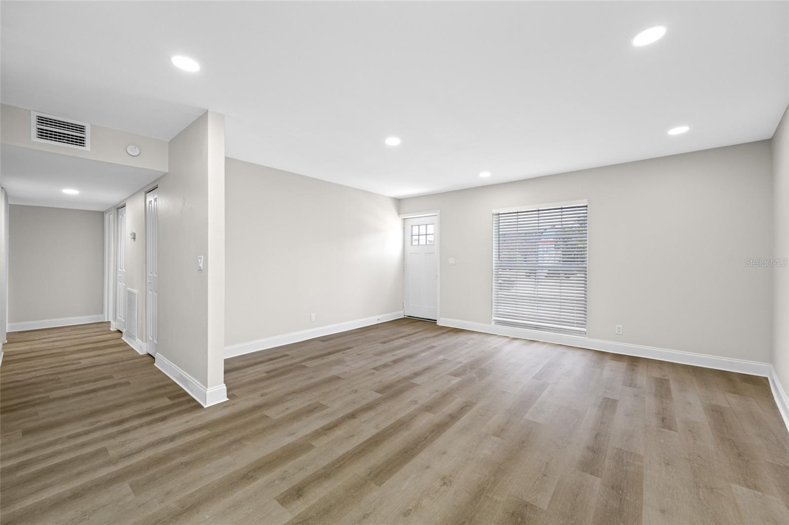 Image 9 of 31 For 140 Davis Boulevard 142-1