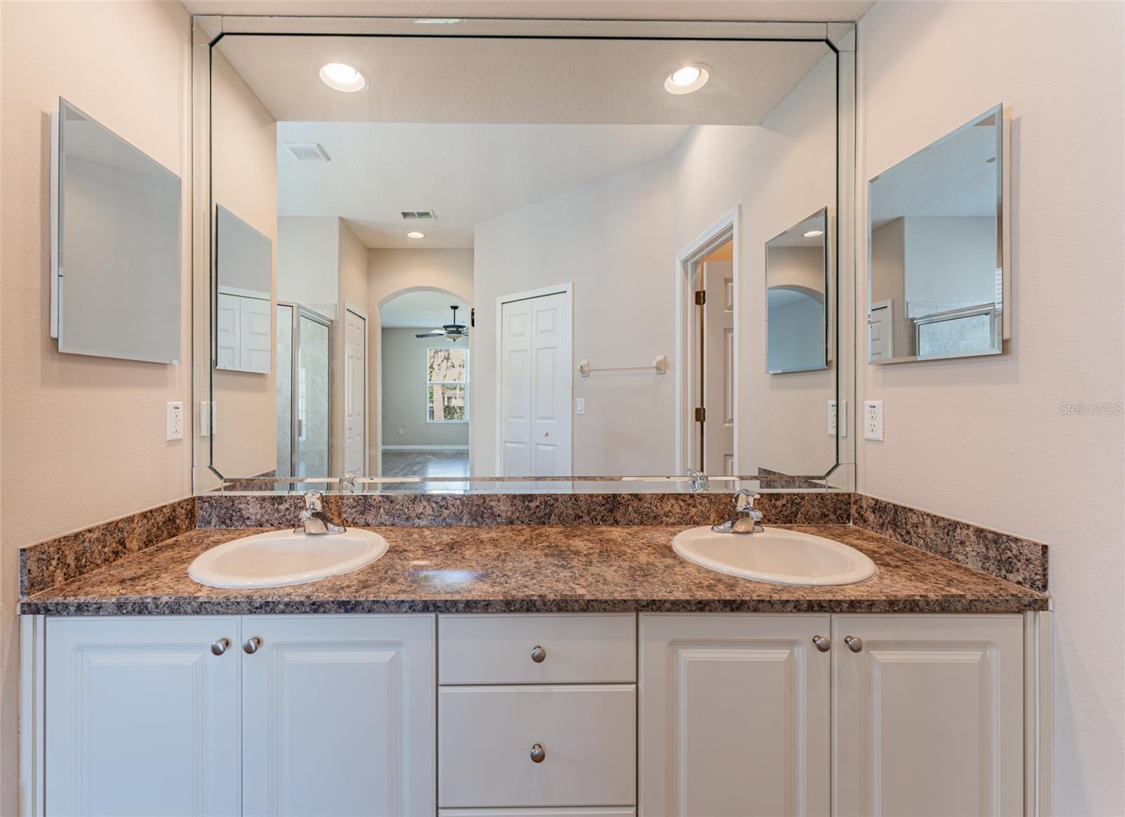 Image 32 of 74 For 13815 Artesa Bell Drive