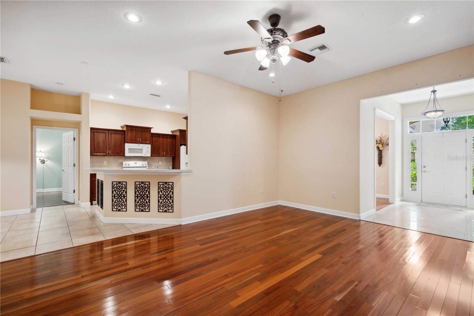 Image 8 of 58 For 12435 Oak Street