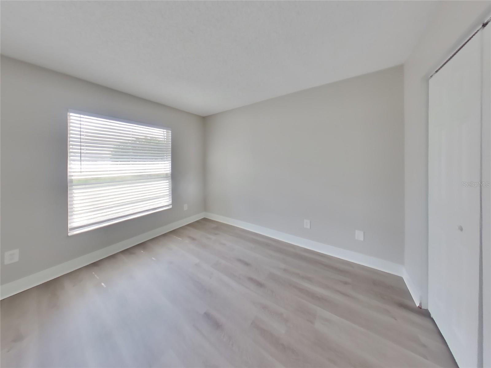 Image 10 of 15 For 1020 Red Oak Circle