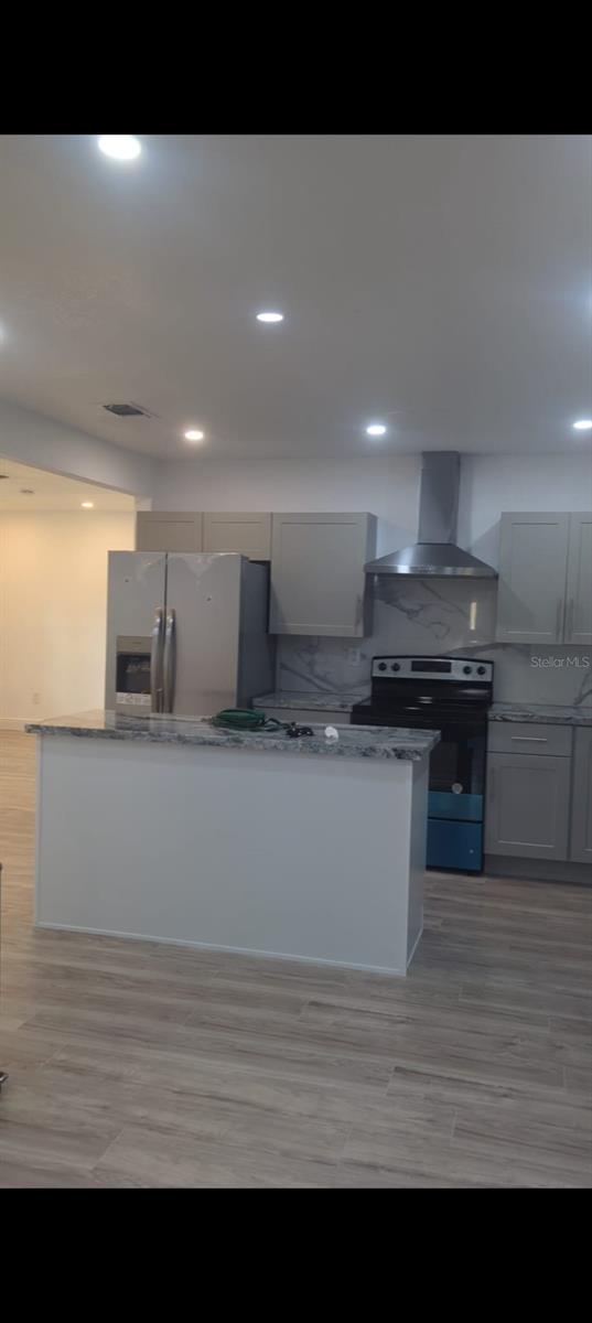 Listing photo id 1 for 4824 Huntington Street Ne