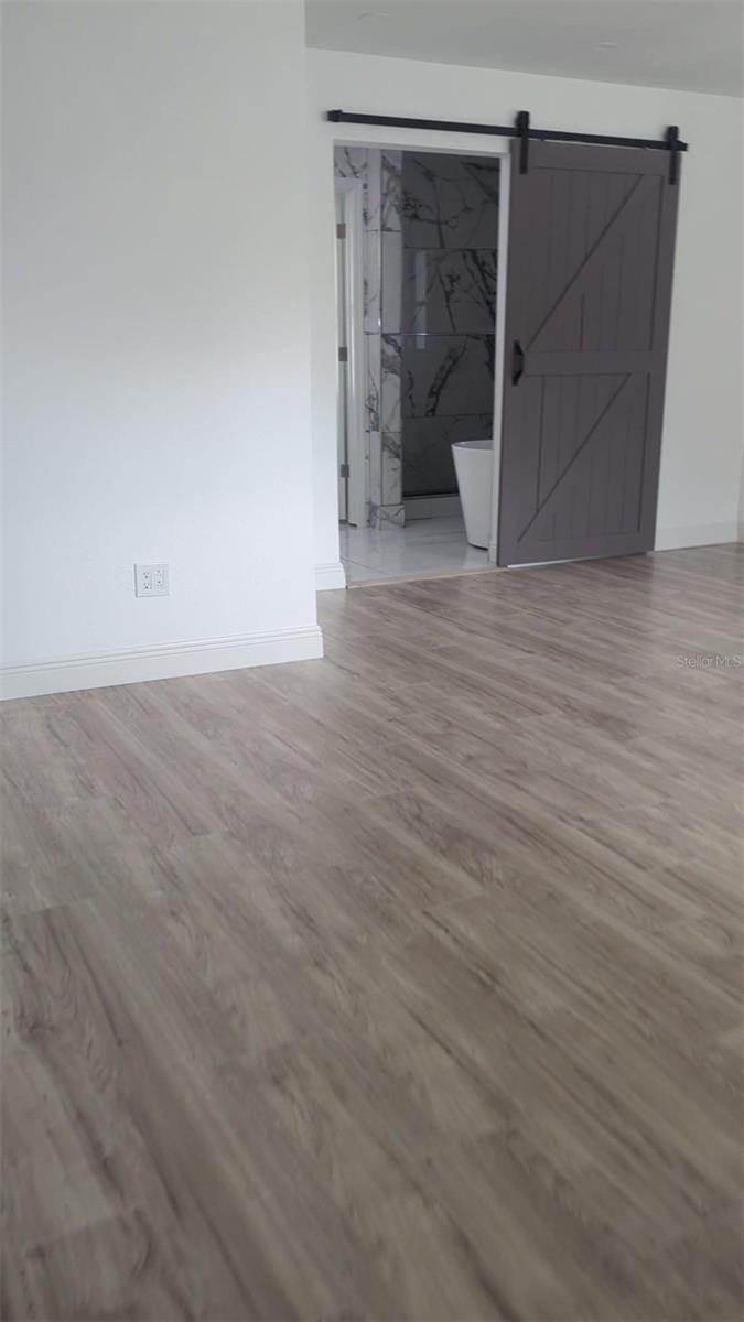Listing photo id 3 for 4824 Huntington Street Ne