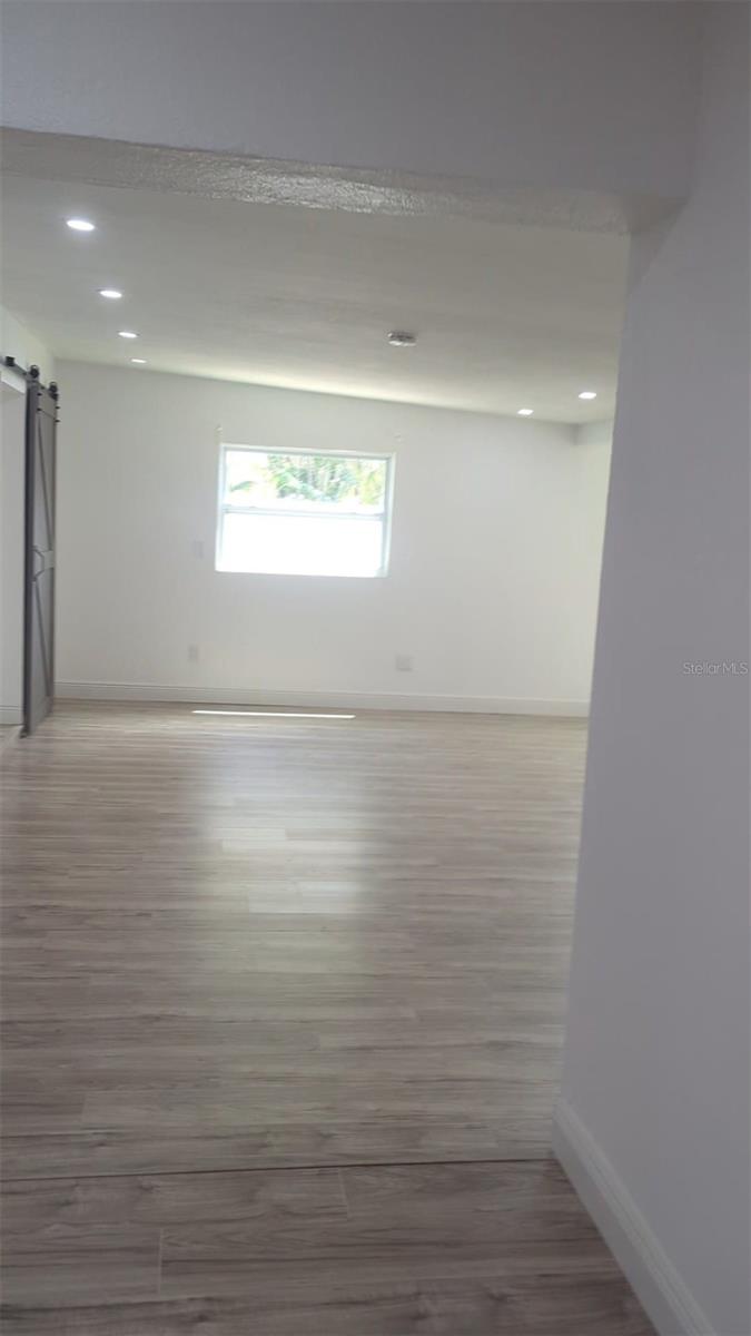 Listing photo id 5 for 4824 Huntington Street Ne