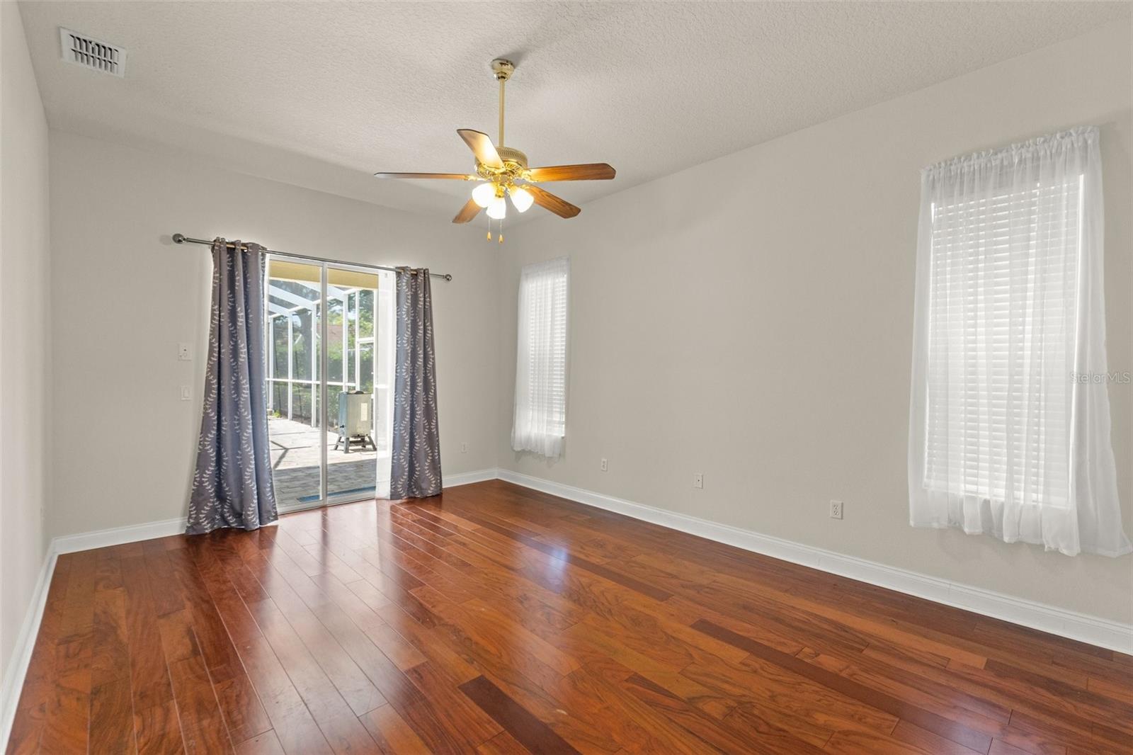 Image 13 of 53 For 13375 Newcastle Avenue