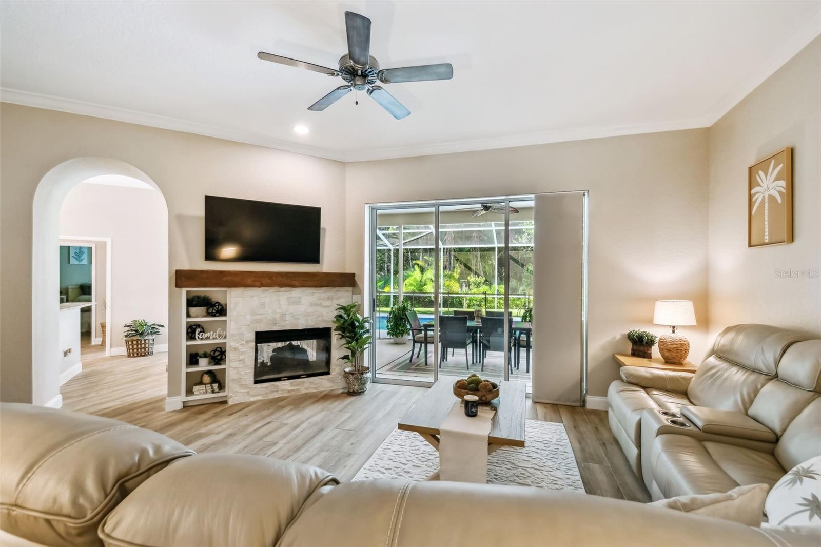 Image 8 of 90 For 5027 Cross Pointe Drive