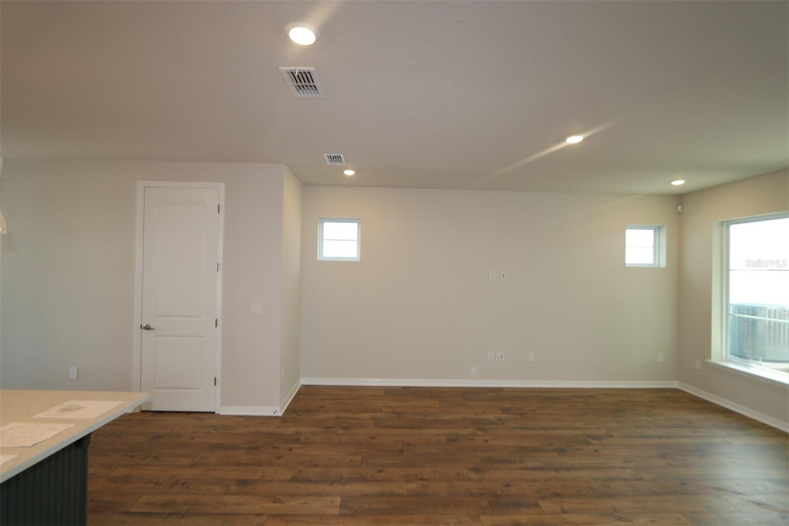 Image 11 of 41 For 6690 Wake Street