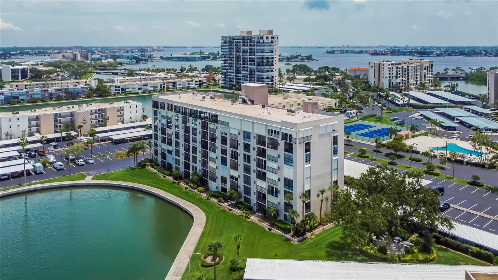 Image 38 of 62 For 7700 Sun Island Drive S 105