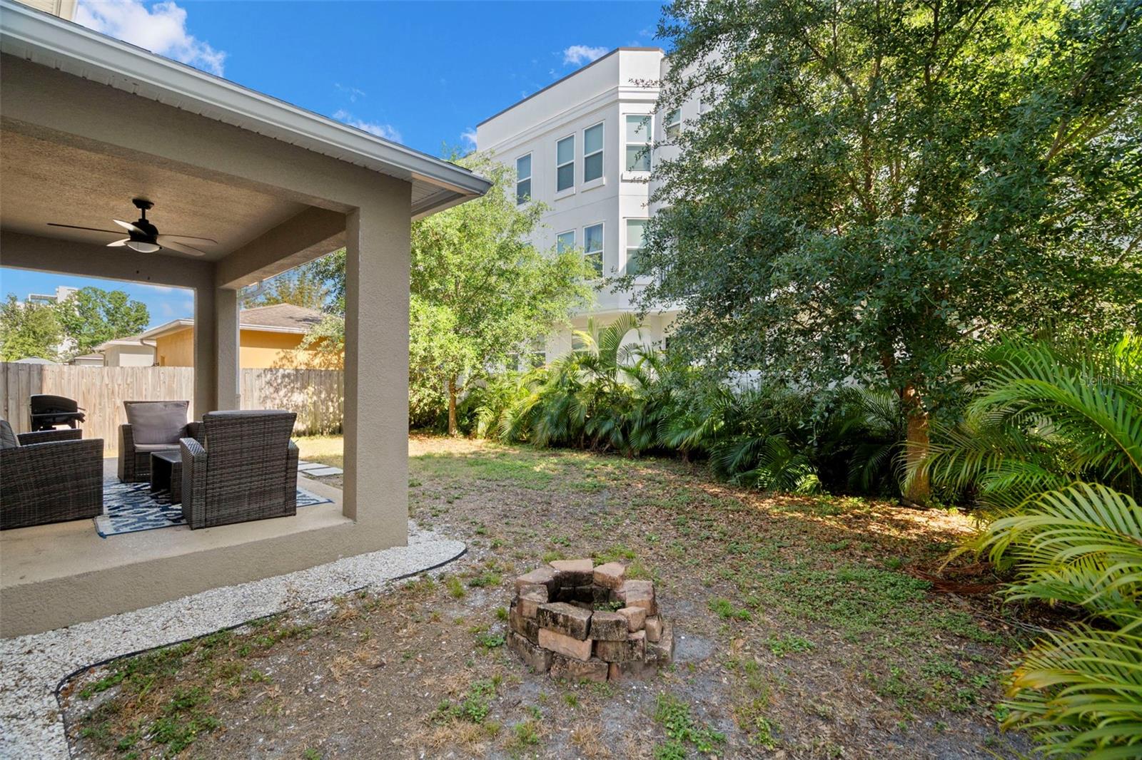 Listing photo id 31 for 1520 Fig Street