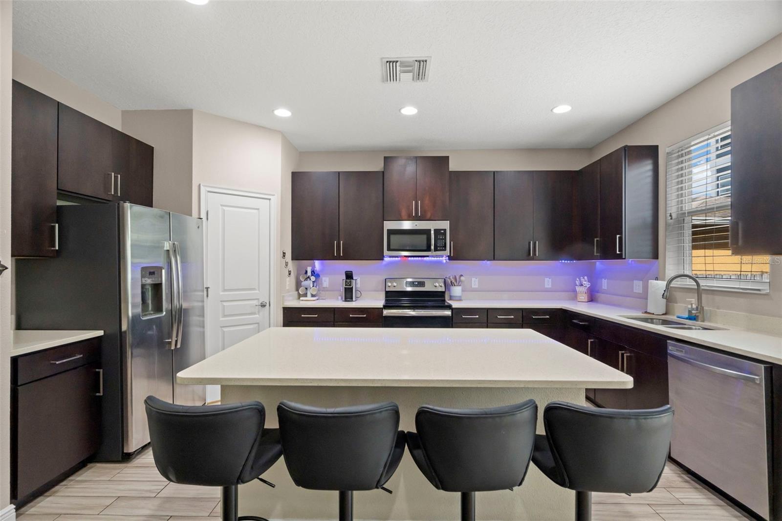 Listing photo id 7 for 1520 Fig Street