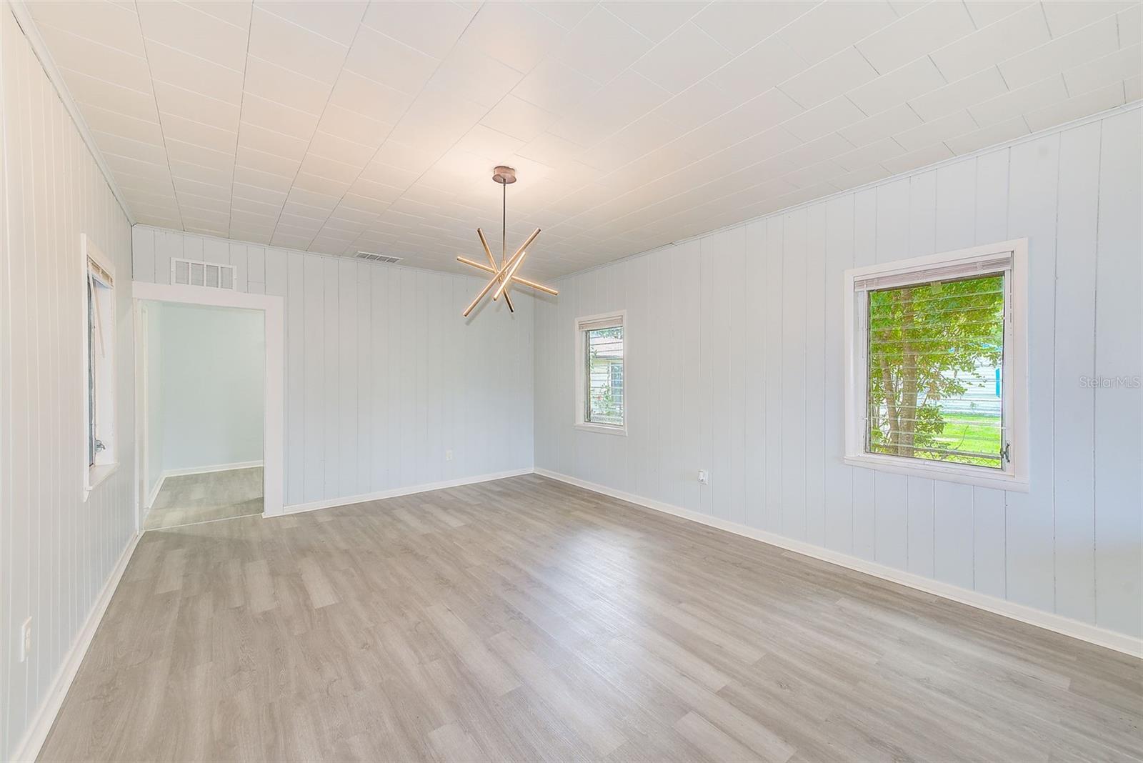 Image 4 of 22 For 211 Crescent Drive