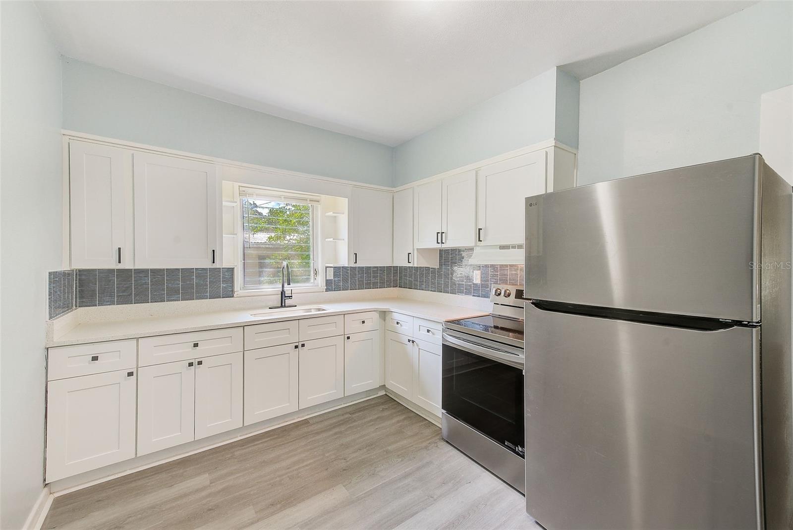 Image 7 of 22 For 211 Crescent Drive