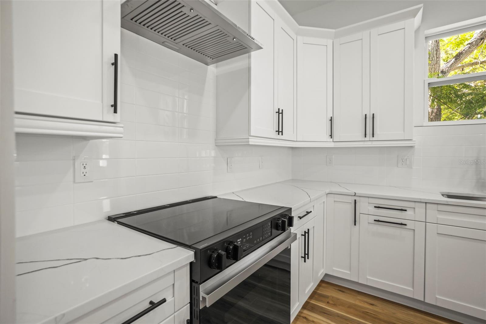 Image 14 of 54 For 331 Archimedes Street