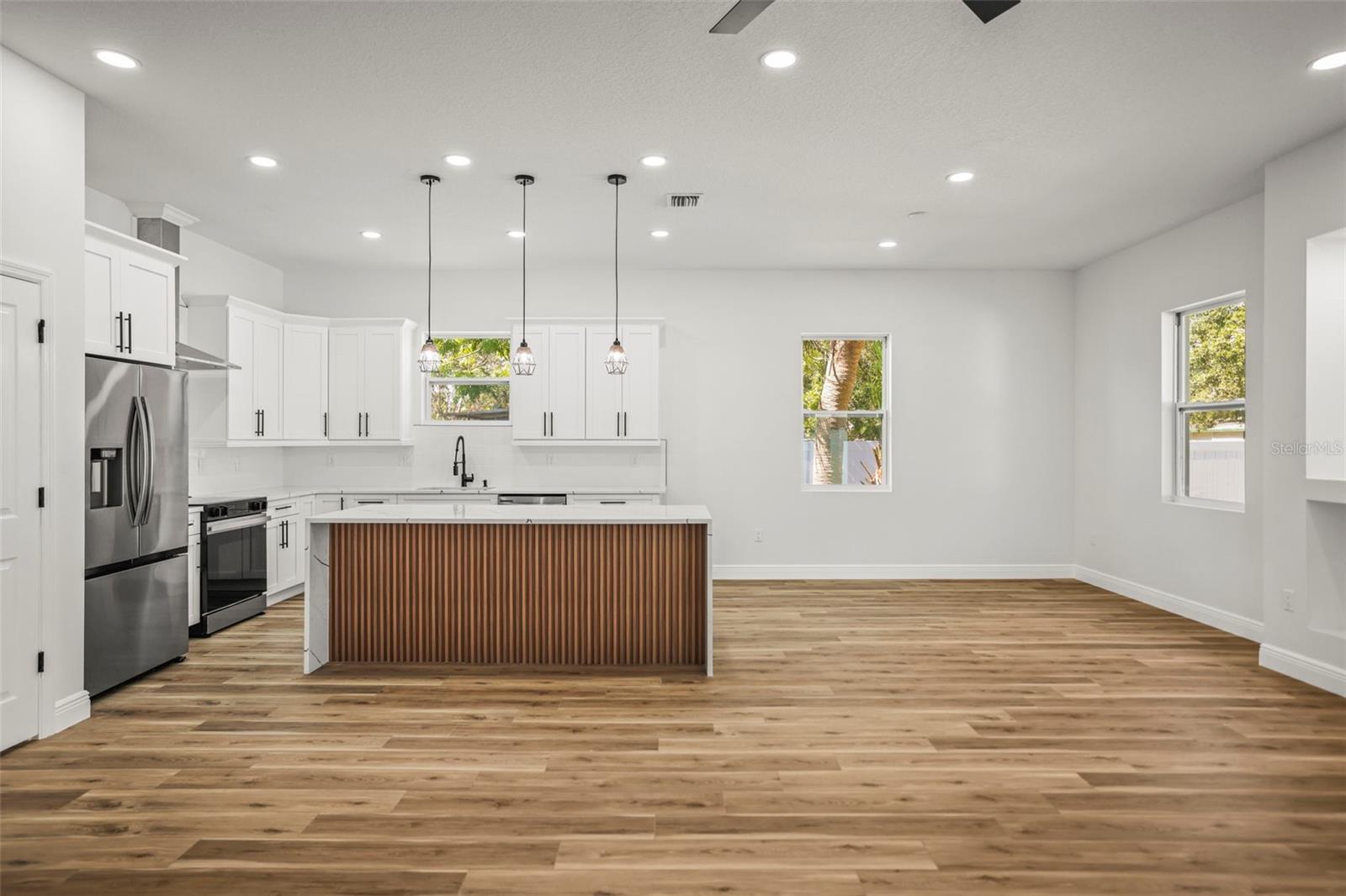 Image 16 of 54 For 331 Archimedes Street
