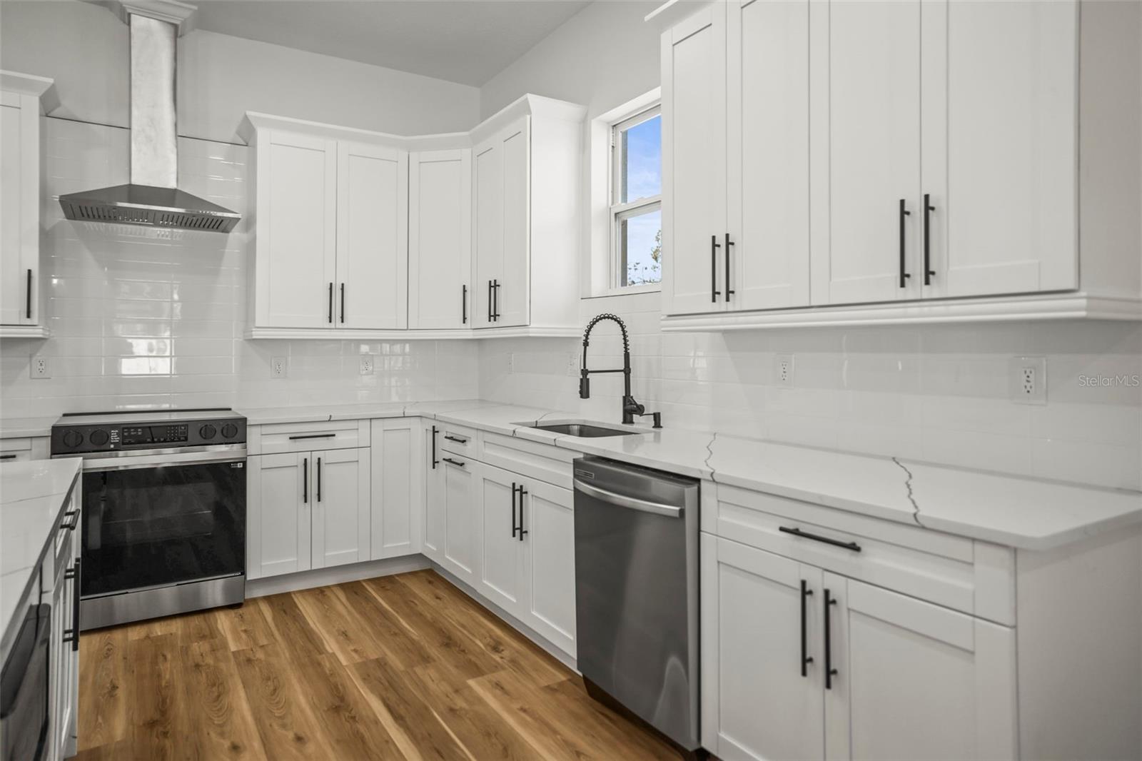 Image 9 of 54 For 331 Archimedes Street
