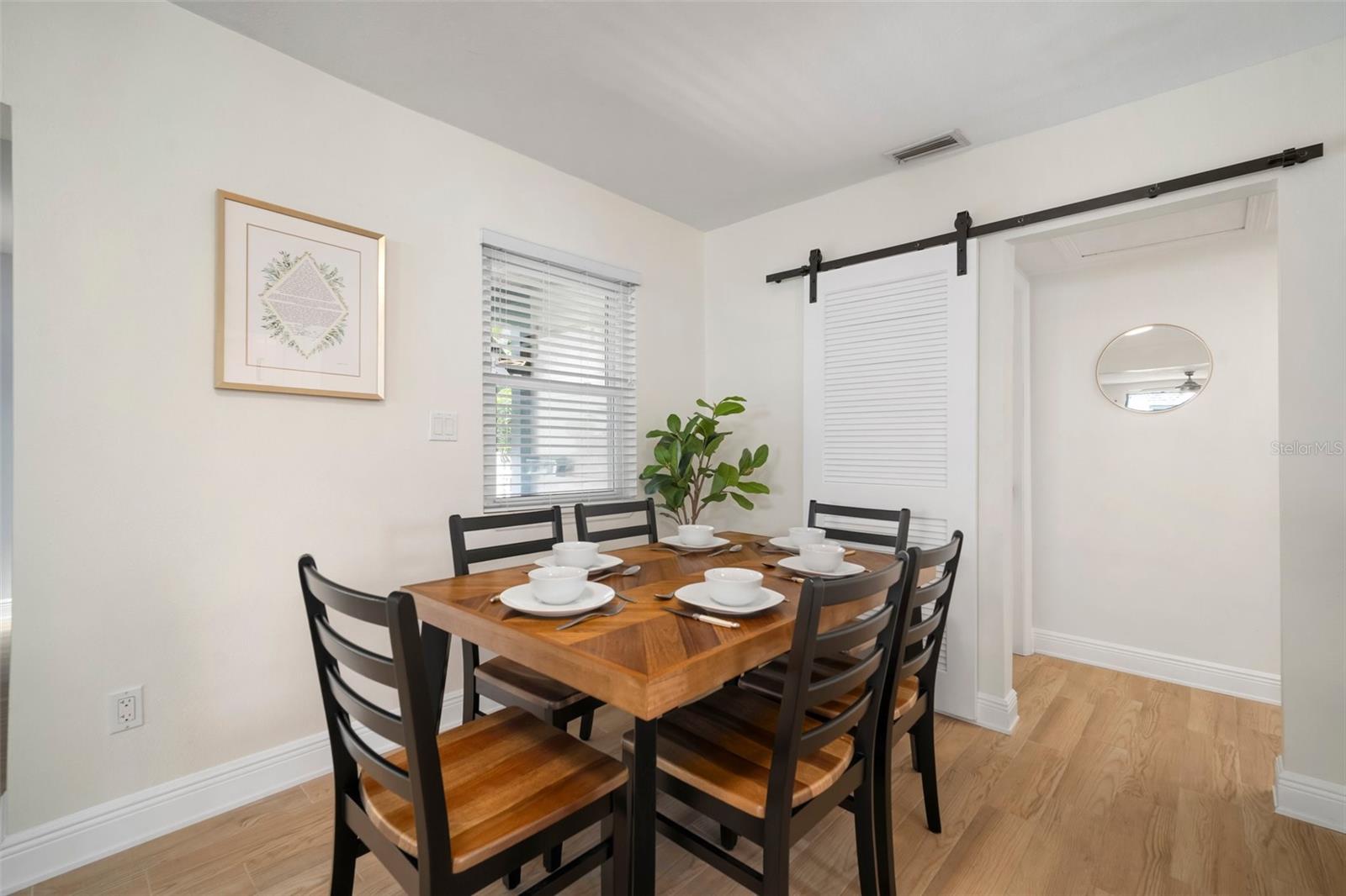 Image 11 of 71 For 656 40th Avenue Ne