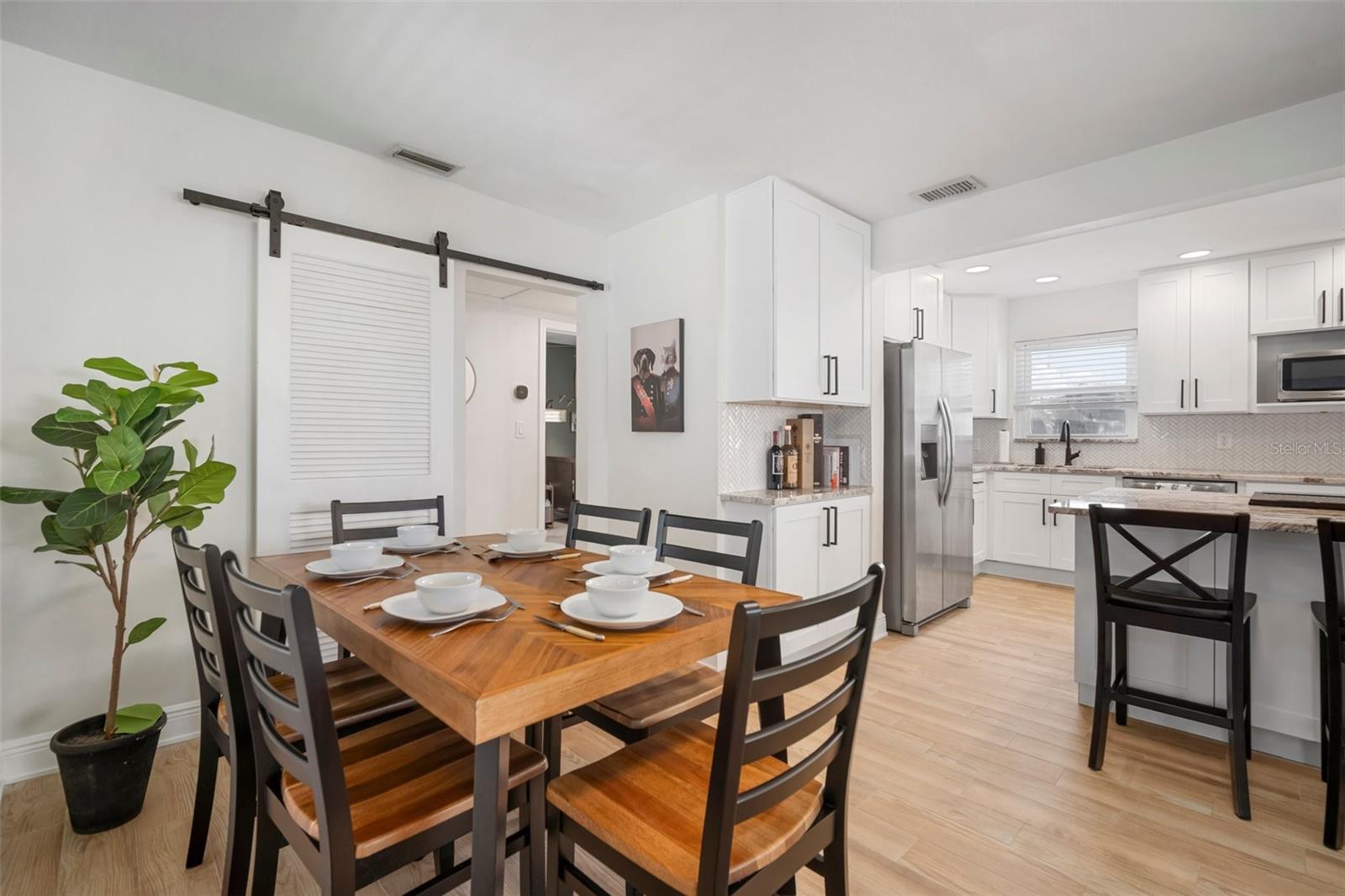 Image 12 of 71 For 656 40th Avenue Ne