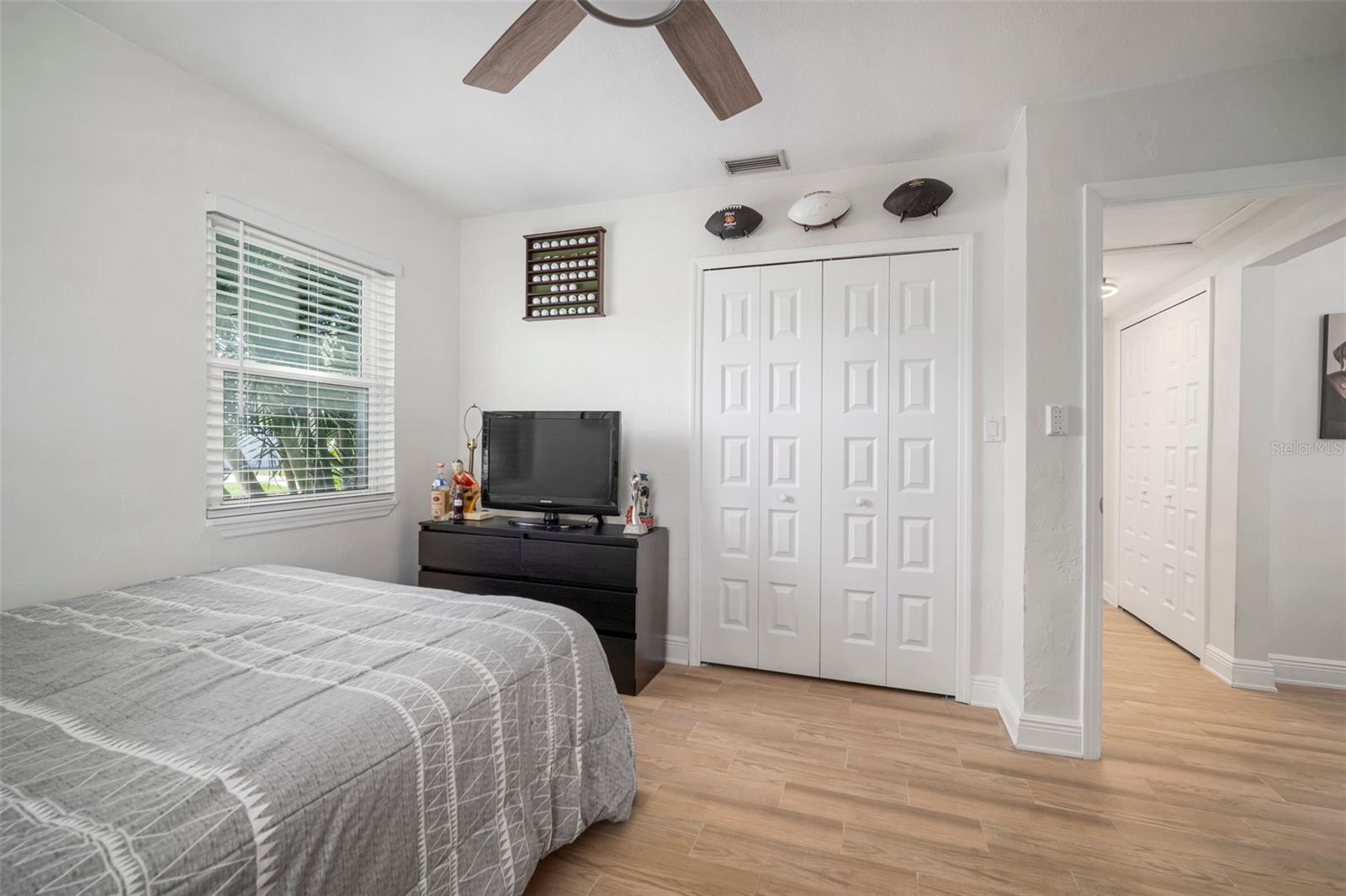 Image 14 of 71 For 656 40th Avenue Ne