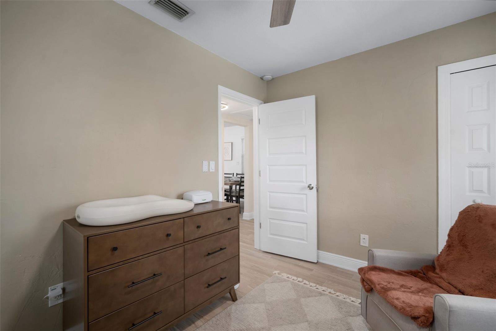 Image 18 of 71 For 656 40th Avenue Ne