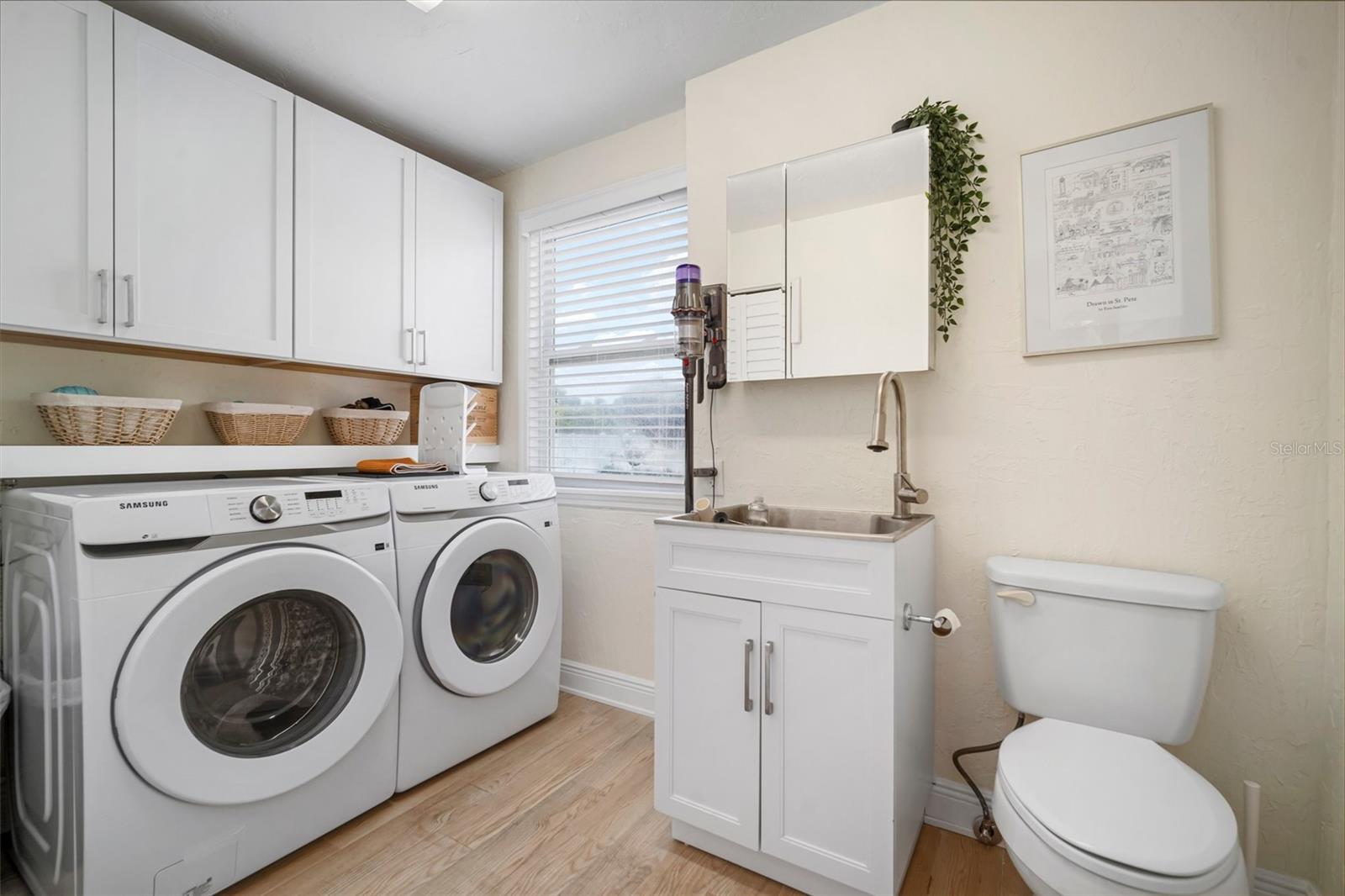 Image 23 of 71 For 656 40th Avenue Ne