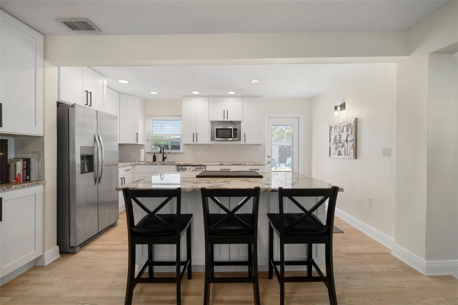 Image 4 of 71 For 656 40th Avenue Ne