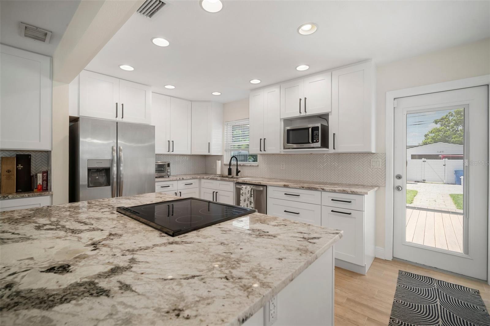 Image 5 of 71 For 656 40th Avenue Ne