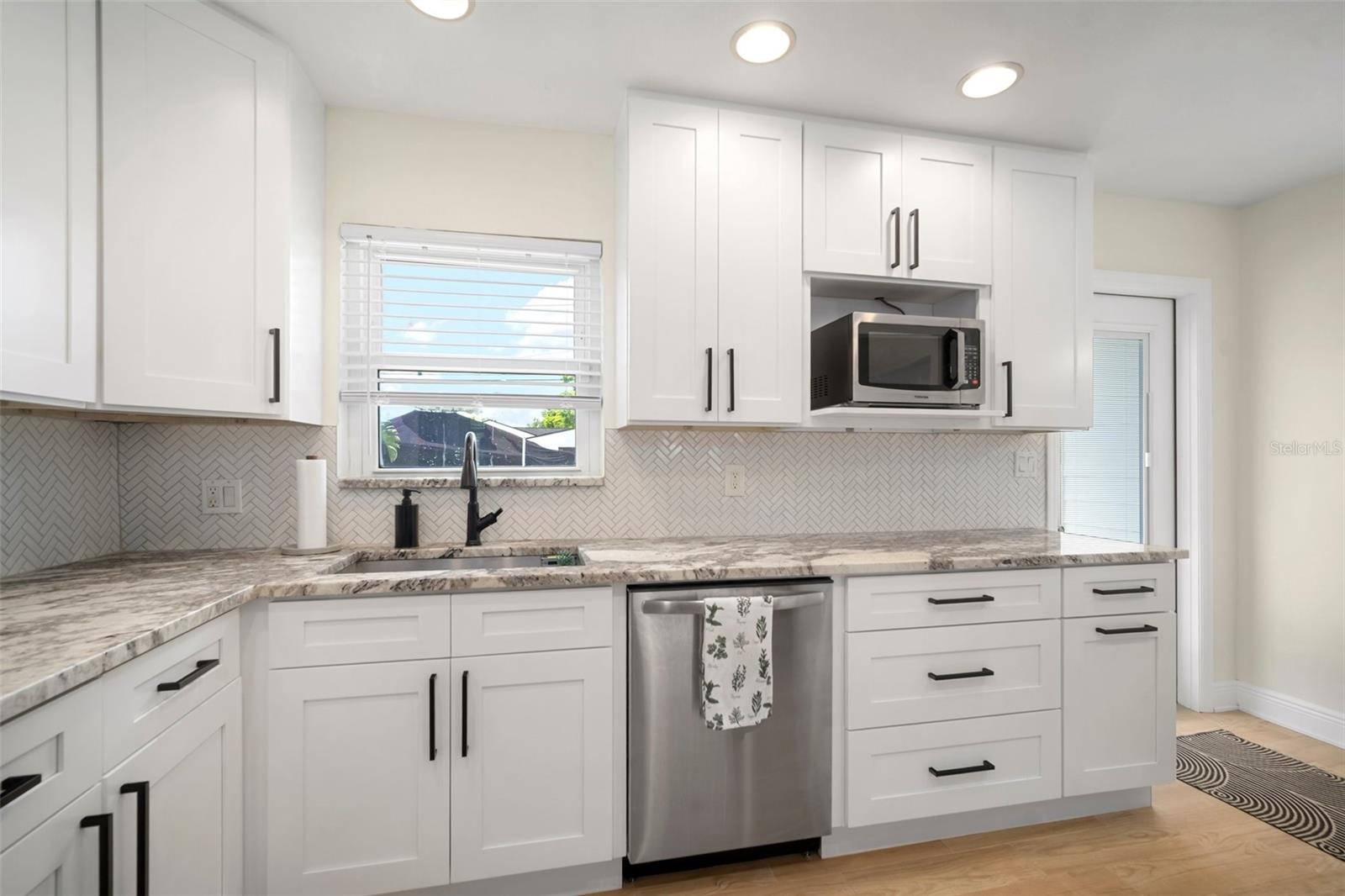 Image 6 of 71 For 656 40th Avenue Ne