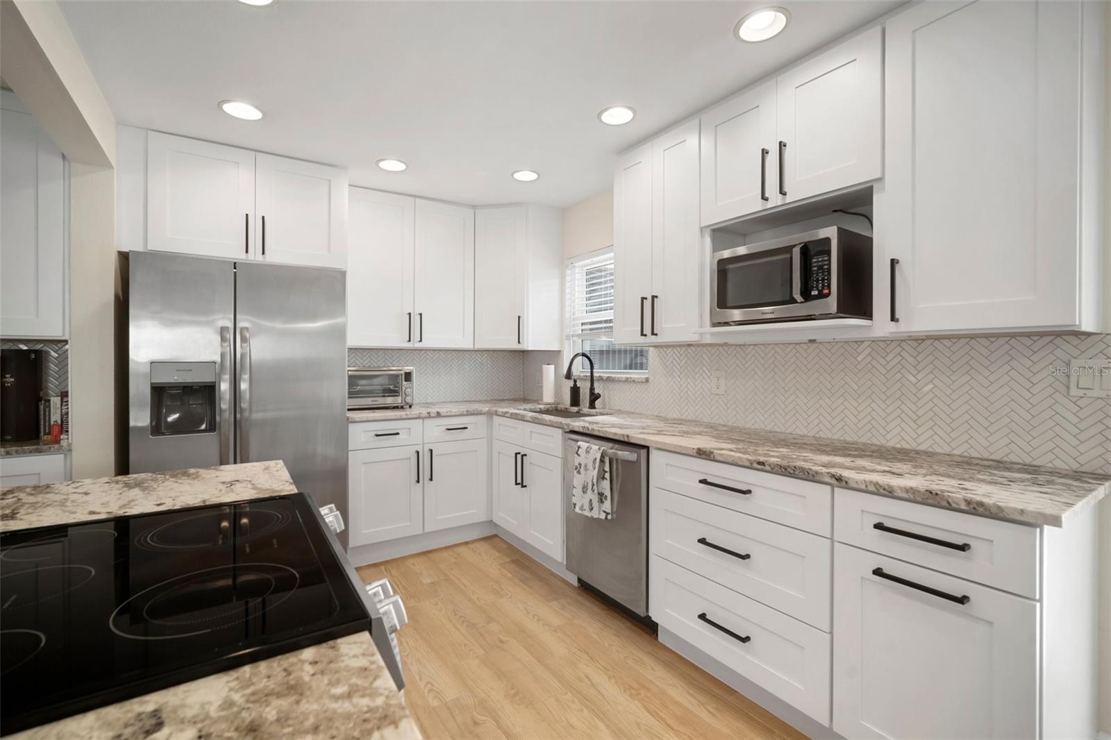 Image 7 of 71 For 656 40th Avenue Ne