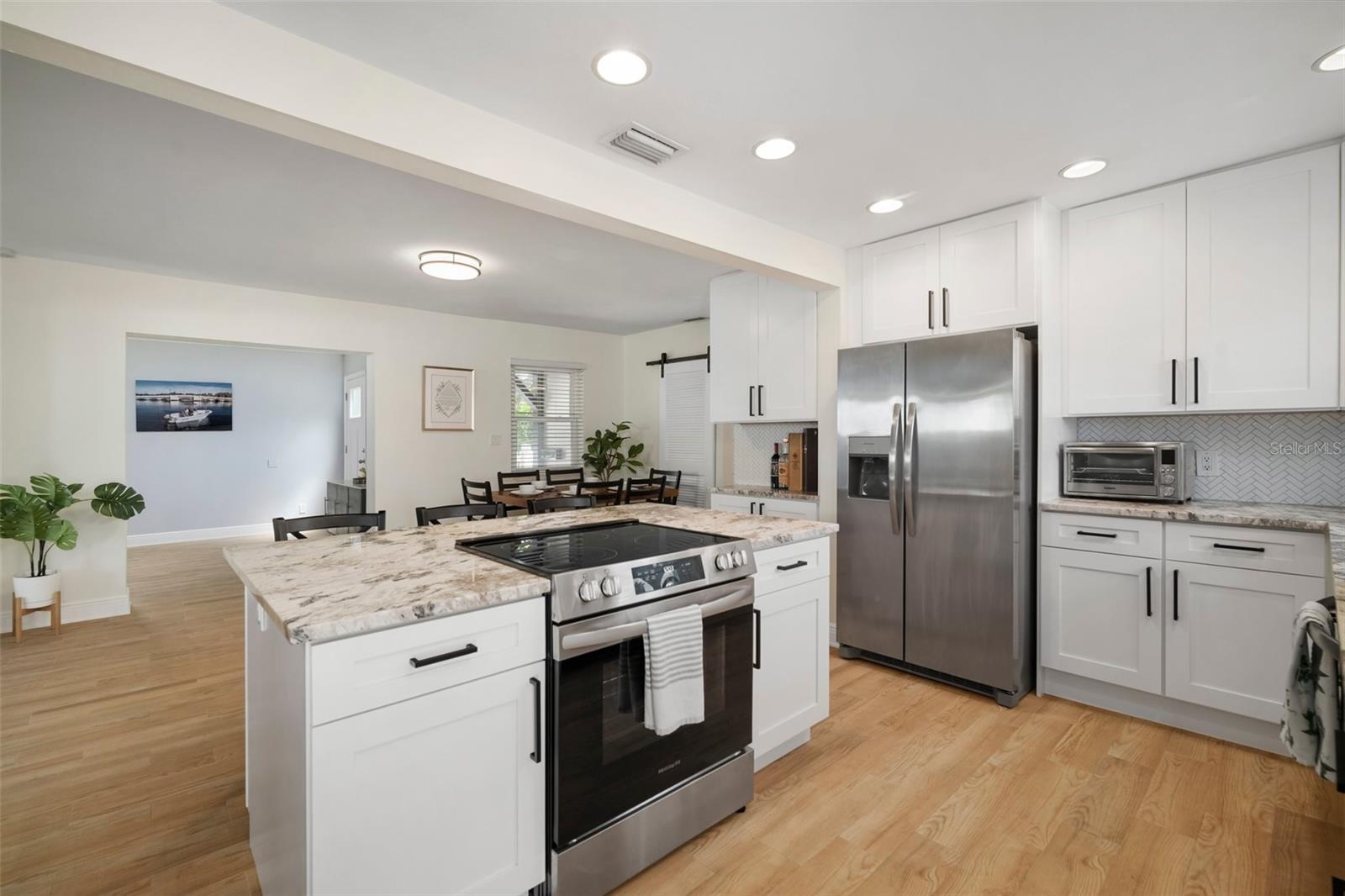 Image 8 of 71 For 656 40th Avenue Ne