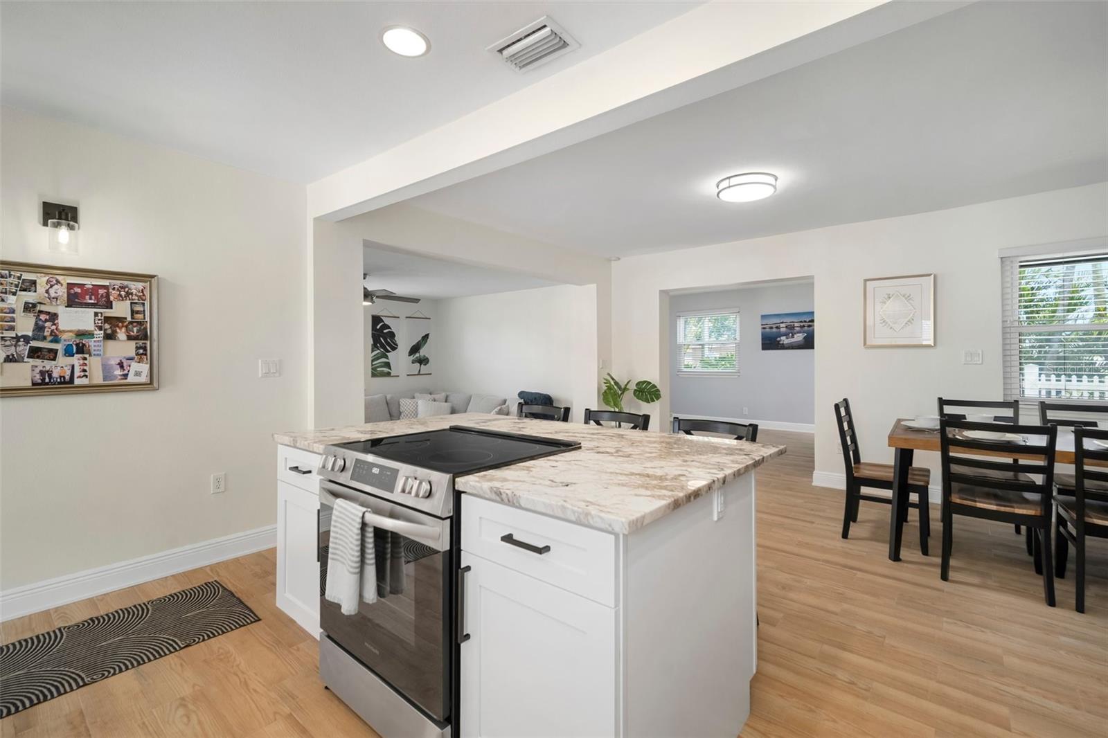 Image 9 of 71 For 656 40th Avenue Ne