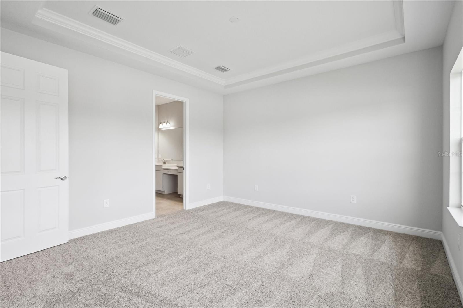Listing photo id 8 for 35579 Stableton Lane