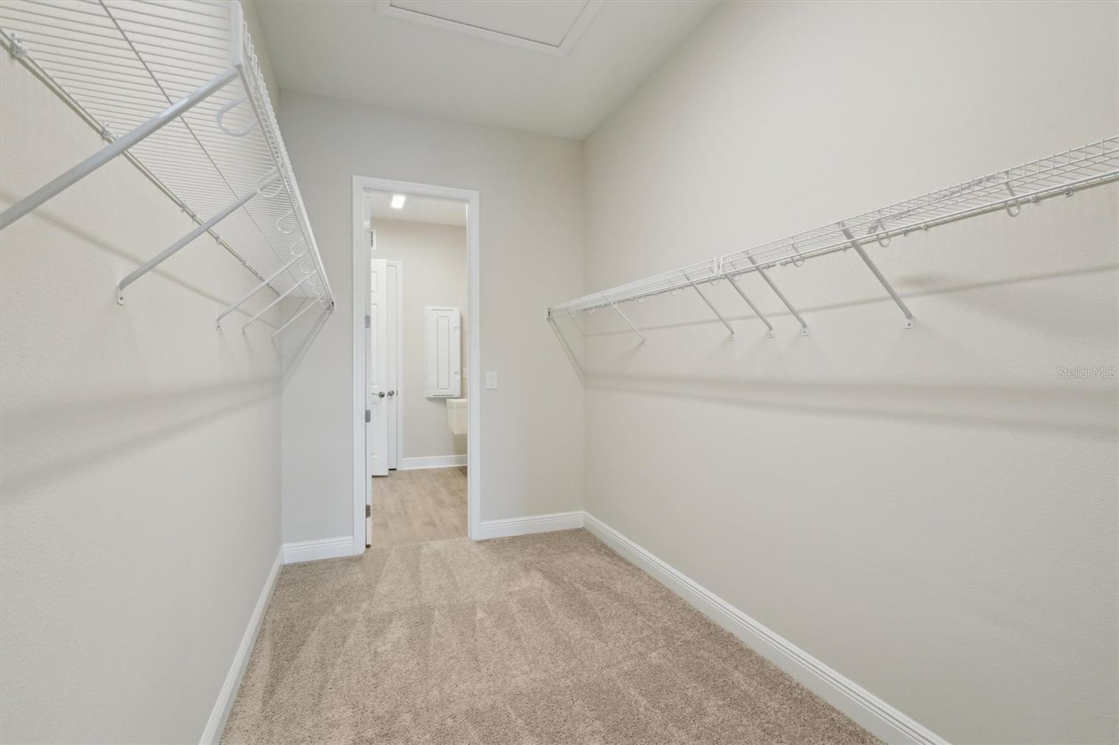 Listing photo id 11 for 35579 Stableton Lane