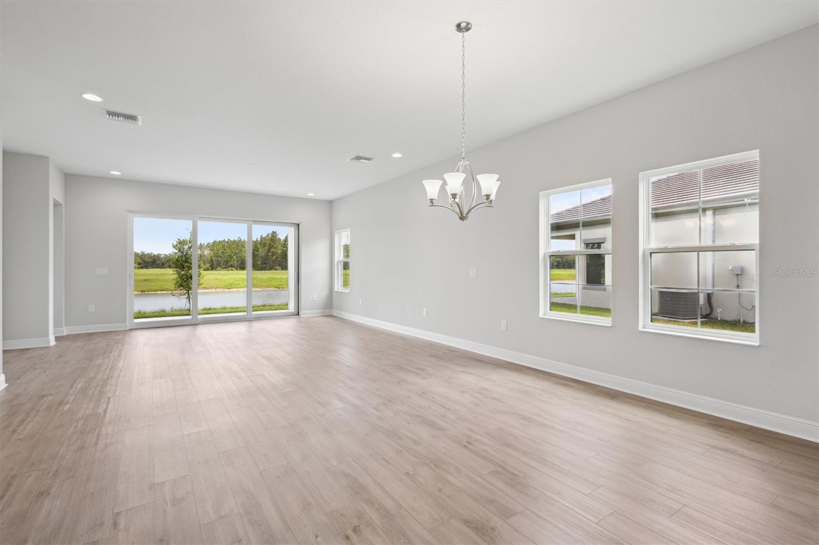 Listing photo id 1 for 35579 Stableton Lane