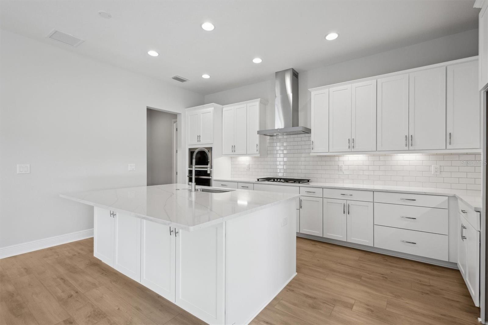 Listing photo id 3 for 35579 Stableton Lane