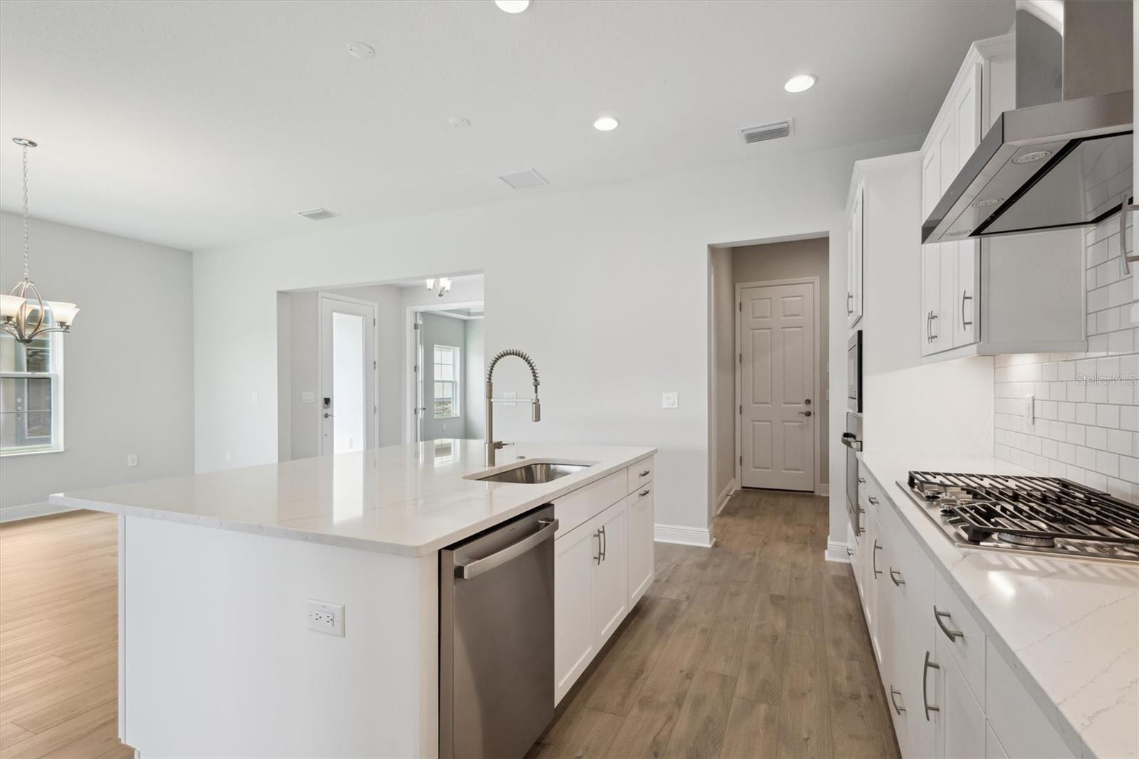Listing photo id 4 for 35579 Stableton Lane