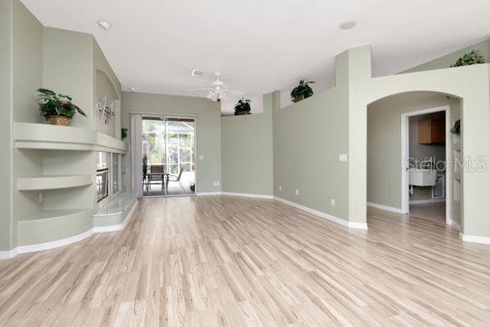 Listing photo id 10 for 10305 Worthy Lamb Way